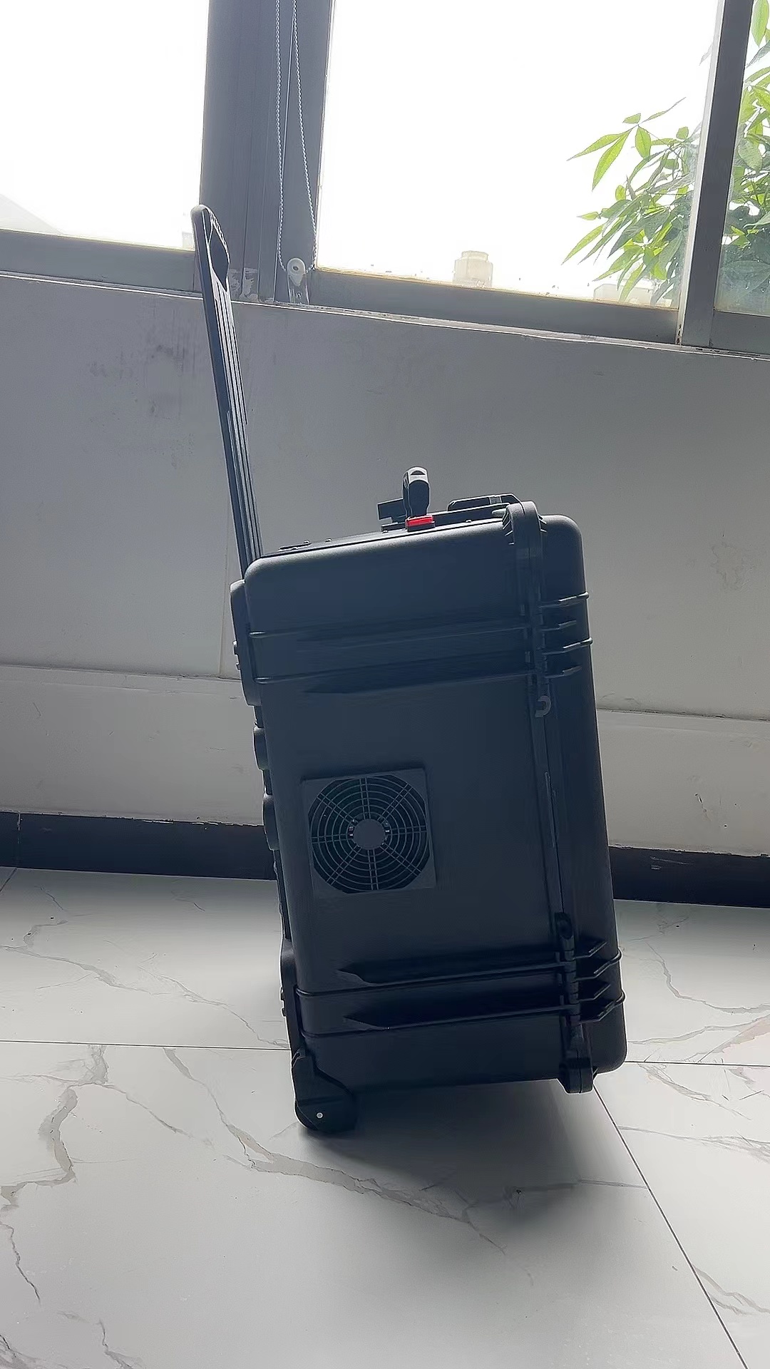 富平手拉箱型移动通信干扰器